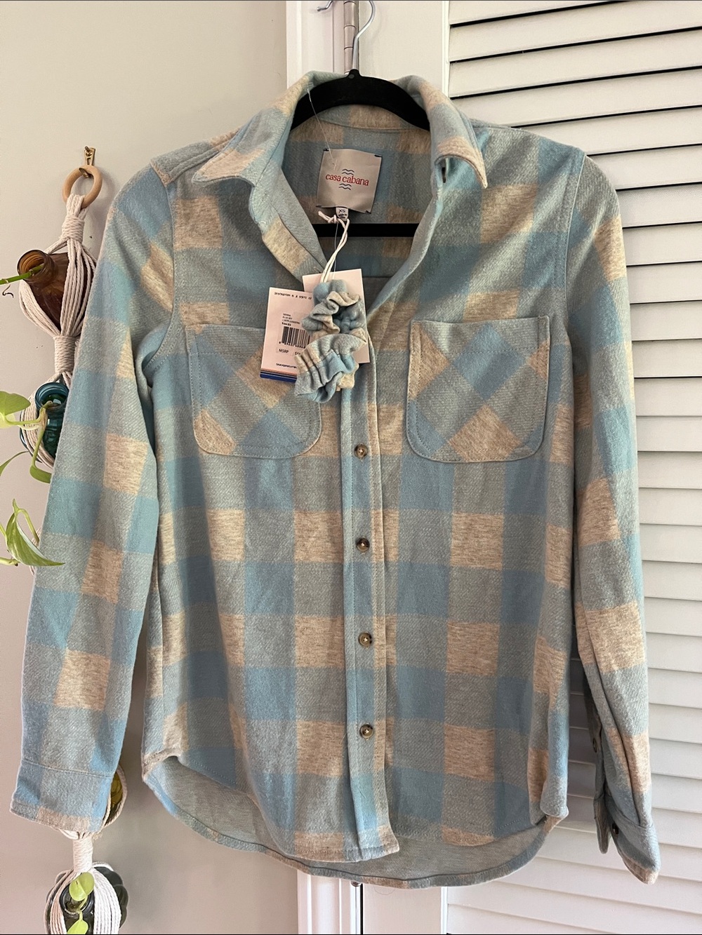 Casual Button-Down Plaid Shirt in Light Blue and Cream